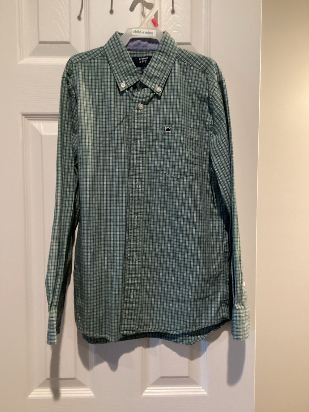 crown & ivy Green Plaid Button-Down Shirt